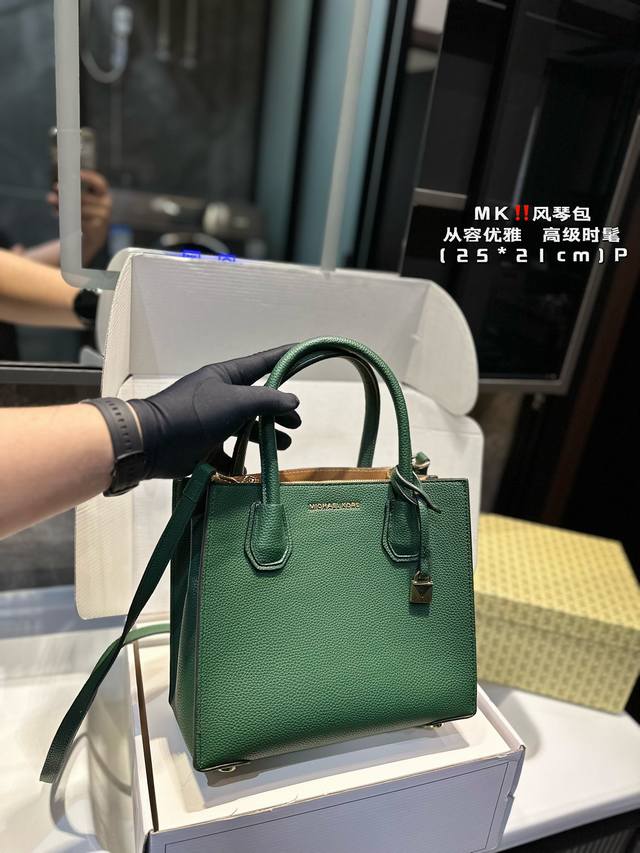 礼盒包装 Mk 风琴包 舒适与精致并存 简洁大方 却又不失小心机 轻松朾造优雅通勤穿搭尺寸25.21 礼盒包装 Mk 风琴包 舒适与精致并存 简洁大方 却又不失小心机 轻松朾造优雅通勤穿搭尺寸25.21