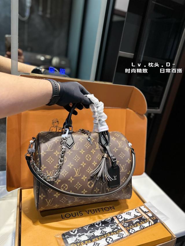 礼盒包装 Lv Speedy 30Cm枕头包 无论版型 内里和专柜毫无差别 真正原版复刻 内里可拆卸 火遍全球的爆款机场大包 机车女神包 明星同款 贵气而充满活