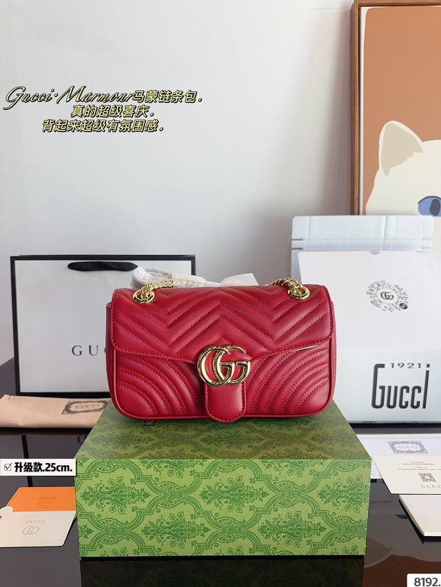 配礼盒. 酷奇gucci Marmont链条包 简洁大方又不失高级感 软软糯糯太有质感了 不管是搭配休闲运动还是时装短裙都可以轻松驾驭绝对的时尚百搭 颜值超高! 配礼盒. 酷奇gucci Marmont链条包 简洁大方又不失高级感 软软糯糯太有质感了 不管是搭配休闲运动还是时装短裙都可以轻松驾驭绝对的时尚百搭 颜值超高!