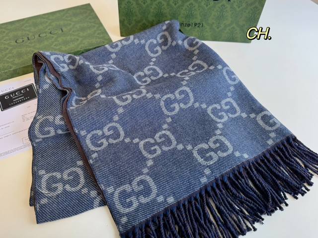 配盒纸袋 Size:190×80 Gucci古驰秋冬必备韩系围巾 很柔软保暖的一款围巾 百搭实用也做披肩, 不仅好看又可以保暖~ 随手一搭就很好看 配盒纸袋 Size:190×80 Gucci古驰秋冬必备韩系围巾 很柔软保暖的一款围巾 百搭实用也做披肩, 不仅好看又可以保暖~ 随手一搭就很好看