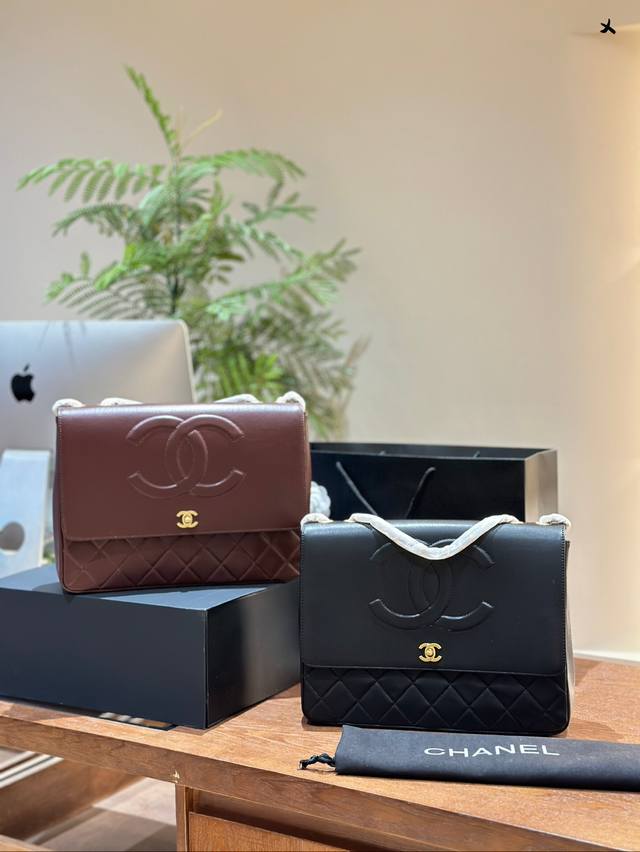 说到今年最喜欢的一款中古包 这只浮雕贝嫂肯定要冲第- -名 觉得经典菱格款的贝嫂34太火的 可以考虑入这只 小v真心觉得上身的书卷气更强款式也更少见不管是夏天还 说到今年最喜欢的一款中古包 这只浮雕贝嫂肯定要冲第- -名 觉得经典菱格款的贝嫂34太火的 可以考虑入这只 小v真心觉得上身的书卷气更强款式也更少见不管是夏天还