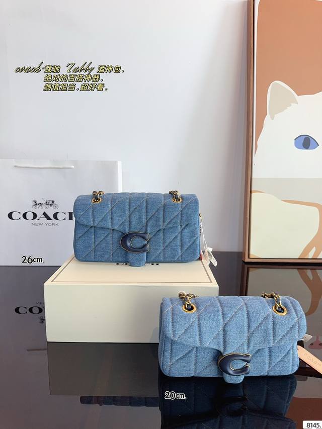 配礼盒 蔻驰 Coach 新品提花soft Tabby 酒神 经典永不过时的款式哦！顶级做工！面料采用进口牛仔面料！顶级五金！堪比专柜品质！绝对高端货 尺寸：2