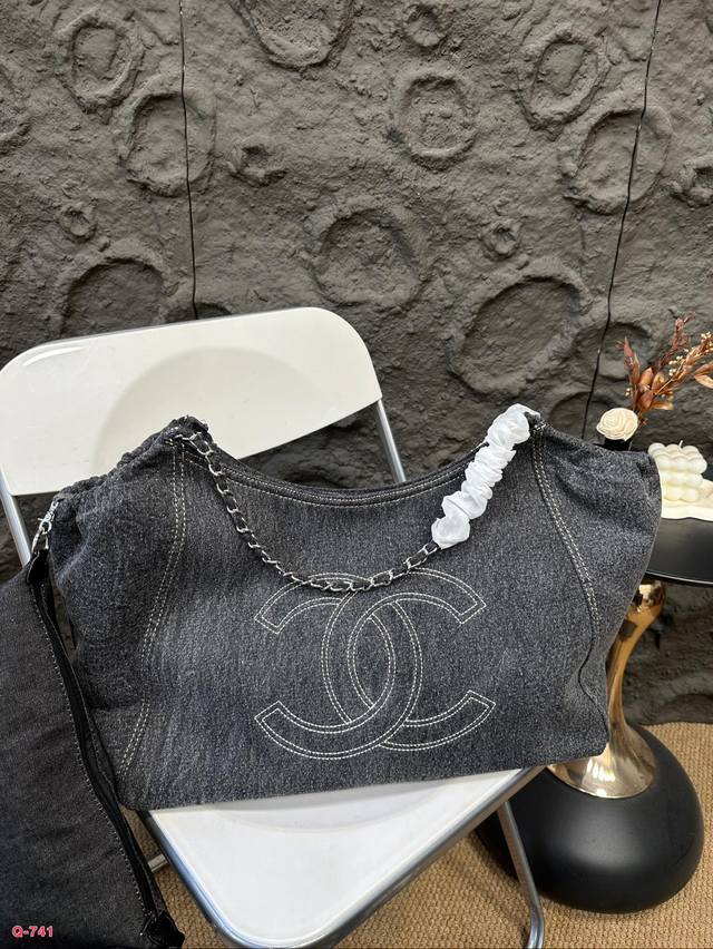 香奈儿chanel丹宁牛仔购物袋墙裂推荐！！这个秋冬必须拥有它！！ 尺寸42.26Cm