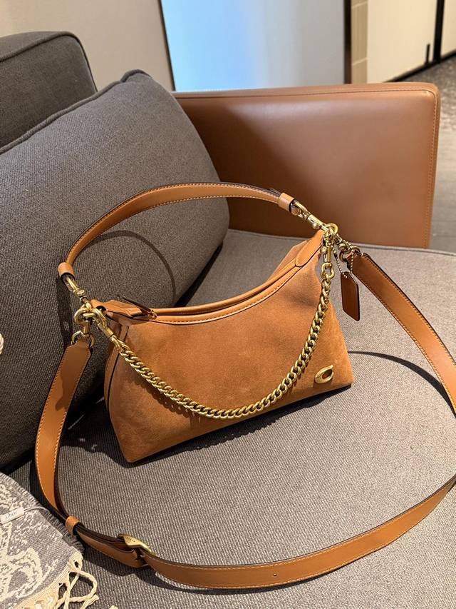 麂皮 官网飞机盒 蔻驰腋下 新品juliet腋下包辣妹风也太酷啦 Coach四月新品太好看了叭新出的juliet包型好好背呀~真的太酷了家人们m！ 尺寸：25