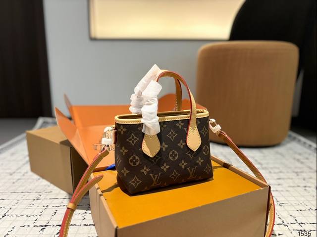 Lv新款超迷你neverfull Bb又奶又高级 超mini尺寸轻盈便携~却不失优雅气质