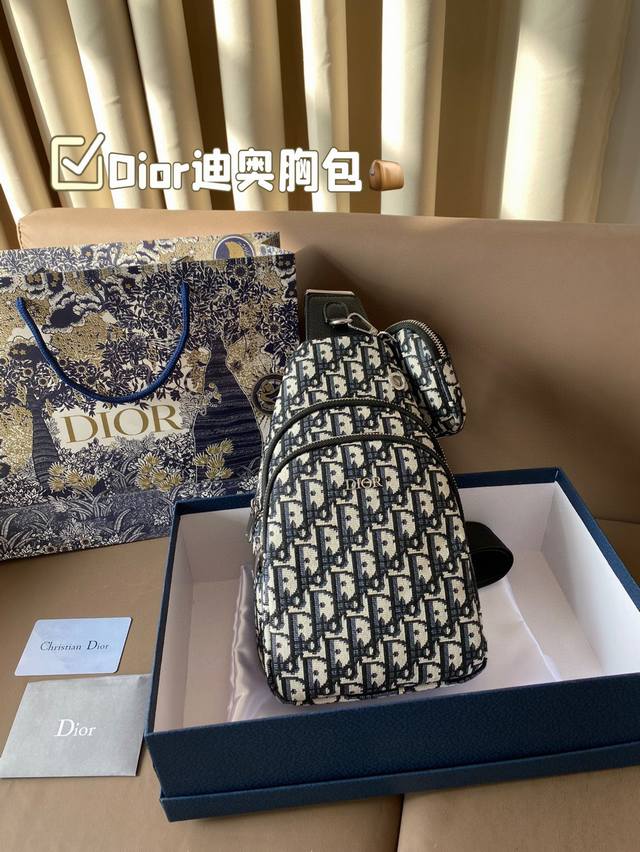 迪奥 官网同步 高版本 胸包 永恒不过时的标志性产品 纯原单布料 顶级五金制作 非市面普通版本 今年dior最爱的款式 全部实拍 实用性非常高 完全不用担心穿搭 迪奥 官网同步 高版本 胸包 永恒不过时的标志性产品 纯原单布料 顶级五金制作 非市面普通版本 今年dior最爱的款式 全部实拍 实用性非常高 完全不用担心穿搭