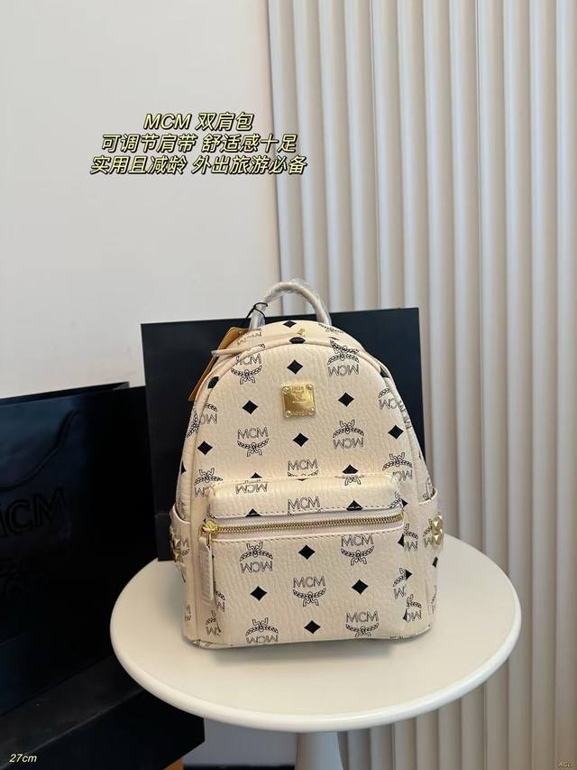 Mcm 经典款双肩包 印花可爱乖巧, 多色可选，容量刚刚好 调节肩带，舒适感十足 实用且减龄，外出旅游必备！ 尺寸：27Cm