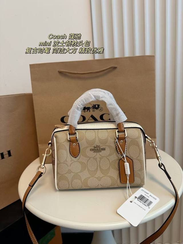 配盒 Coach 蔻驰 Mini波士顿枕头包 舒适与精致并存 简洁大方却又不失小心机 轻松打造优雅通勤穿搭。 尺寸：17*14Cm