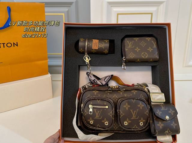 配盒 Size:21×13 超值套盒全套礼盒包装 包包卡夹口红包 Lv路易威登新款多功能炸弹包 远远看去像个炸弹包！ 多口袋设计酷酷的↗ 肩带小口袋拆卸可调节，