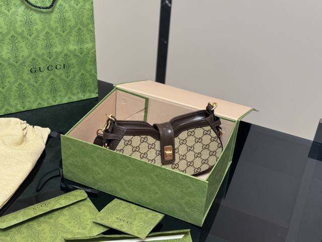 配折叠盒 升级版 Size：23*11Cm 绝对不可错过这个 古奇新款1955腋下 两根肩带可以自由切换搭配不同风格， 容量也是超级nice！