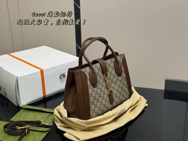 配盒 古奇新款tote真香！ 可爱的大托特 一家人爱意满满！ 太可爱啦！ Gg 购物袋新品！ 容量非常ok！特别耐糙！ 尺寸：30.22Cm
