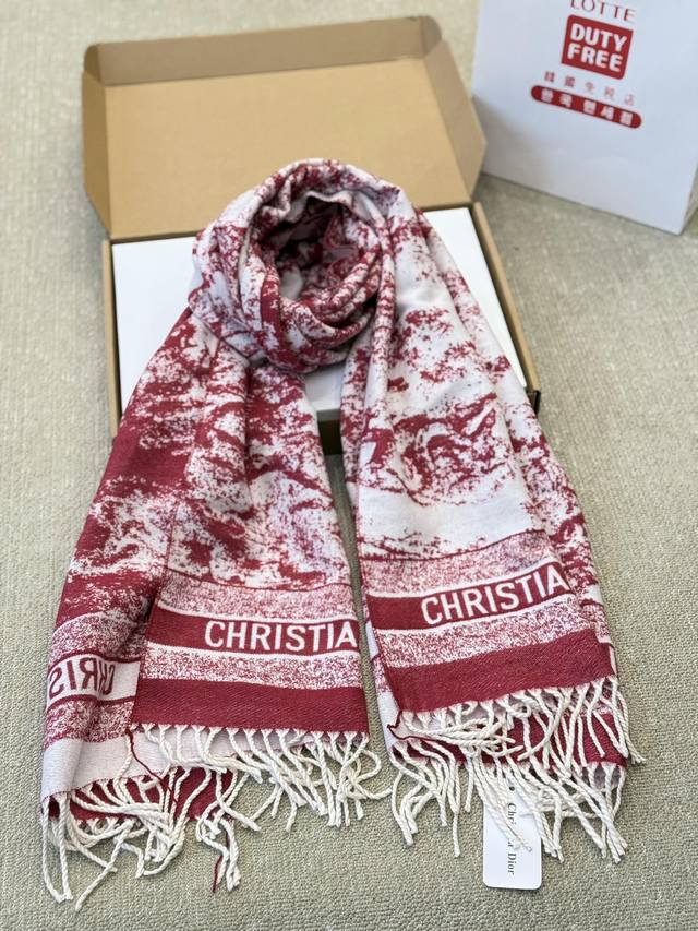 配盒 羊毛围巾 Size：70*180Cm Dior 新款提花围巾 羊毛手感超级厚实柔软舒服 自带高级气场， 稳稳的“高段位” 乐天包装
