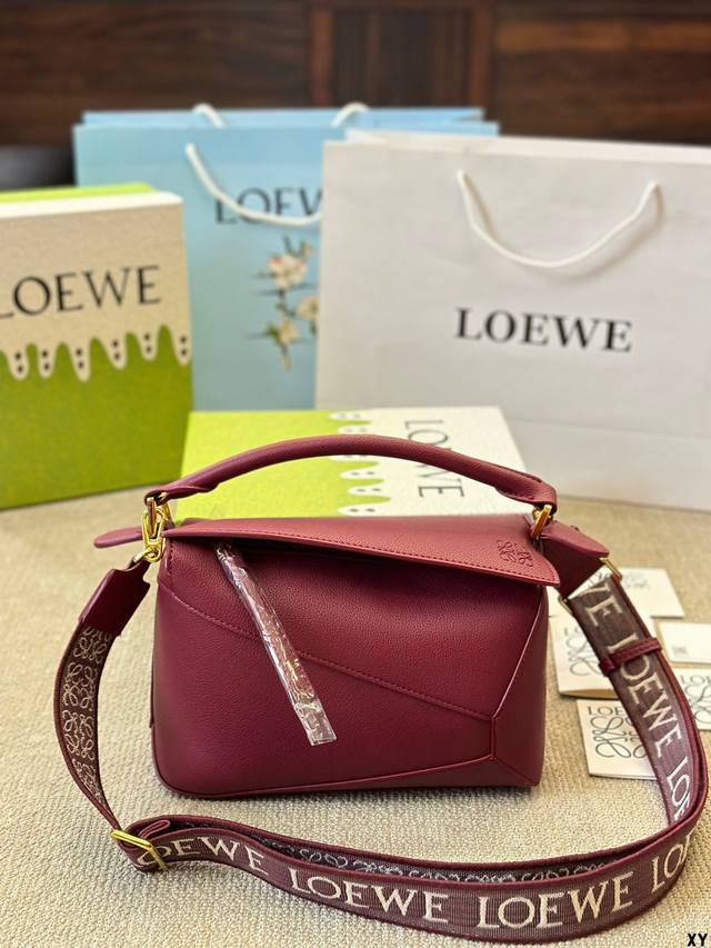 原版织带 大号 Loewe 新秀款展示 罗意威 几何包 爱惨了这精致高级范儿！ 汤唯 杨幂孙千李一桐 雎晓雯.同款 最新秀款paseo几何包 包包界的一股清流~