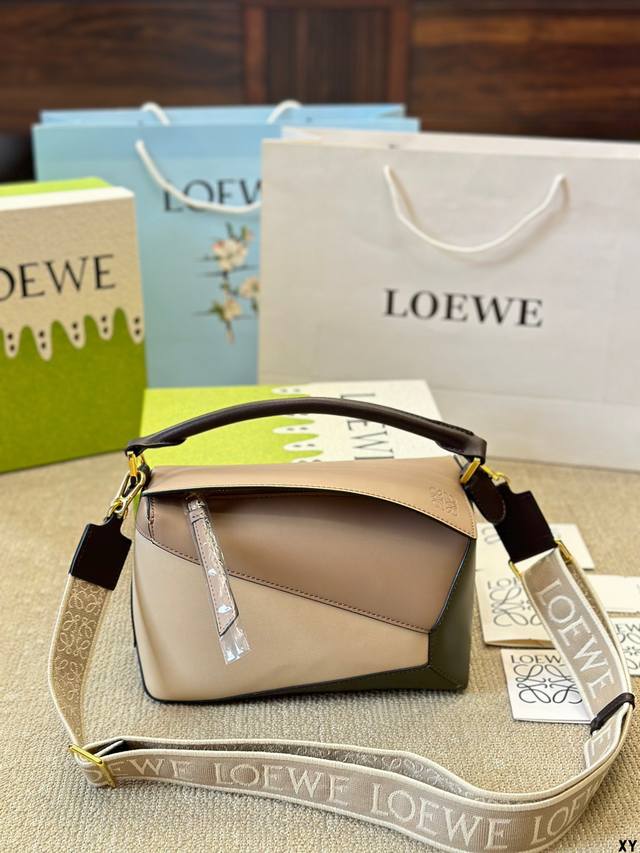 原版织带 大号 Loewe 新秀款展示 罗意威 几何包 爱惨了这精致高级范儿！ 汤唯 杨幂孙千李一桐 雎晓雯.同款 最新秀款paseo几何包 包包界的一股清流~