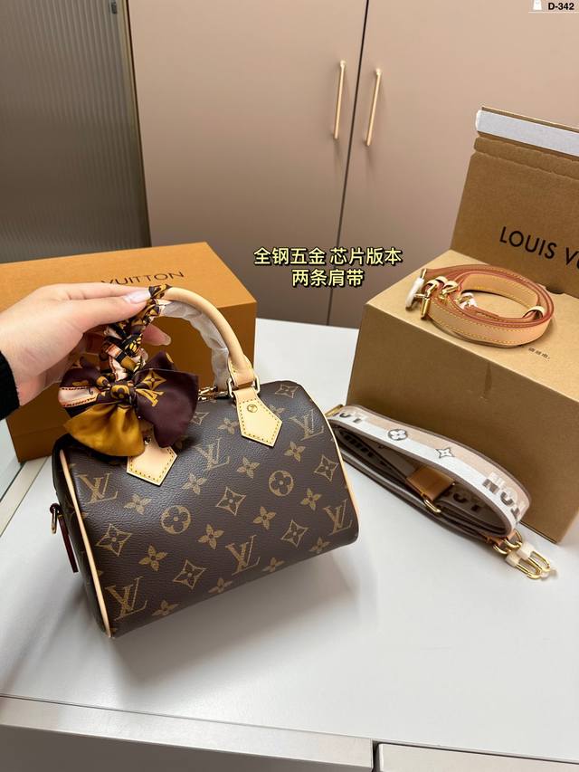 全钢五金 芯片版本 Lv 路易威登枕头包 D-342尺寸20.11.14折叠盒飞机盒丝巾 全钢五金 芯片版本 Lv 路易威登枕头包 D-342尺寸20.11.14折叠盒飞机盒丝巾