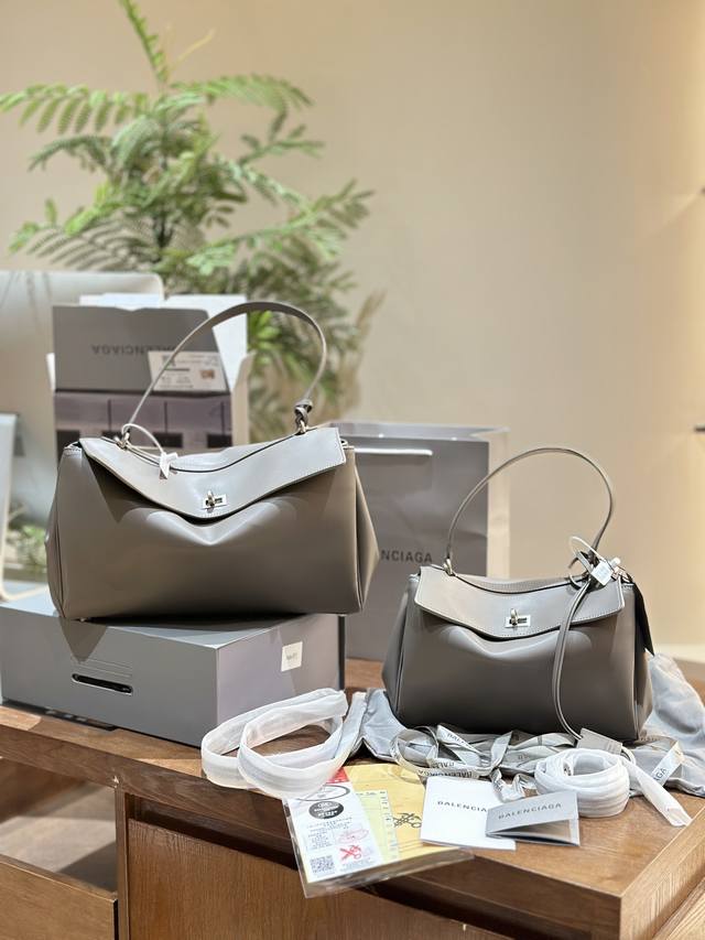 巴黎世家redeo 复古做旧五金 凯莉+Peekabo包型气质与松弛感随意切换 4种背法:手提单肩斜挎腋下根据穿搭需要调节 图片全套包装 29Cm 35Cm