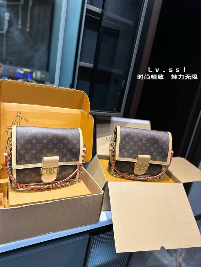 达芙妮软包机场包 质感很高级 容量超级大也很耐用 日常出街背它回头率百分百 就是这种随性慵懒感 尺寸：25小 34大