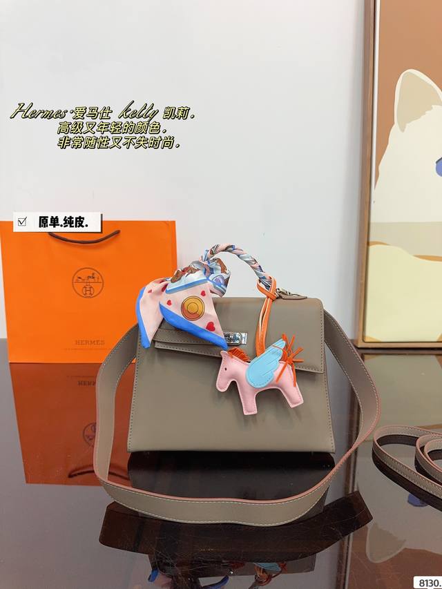纯皮. 爱马仕 Kelly凯莉包 今天是简简单单的kelly 金刚色就真的是不用脑子的穿搭神器 好像配什么都行当然就是还得选我最爱的银扣 清爽不过背kelly