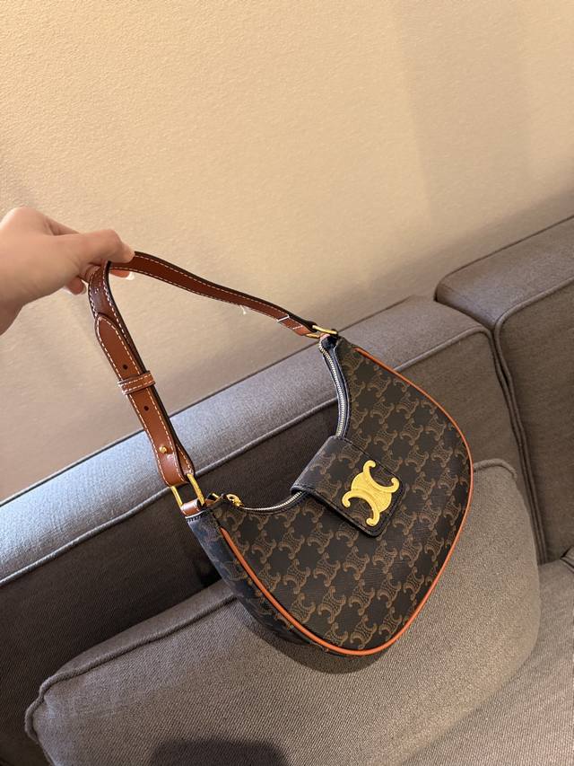 折叠礼盒包装 塞林腋下包 最近发现 复古的老花风潮 持续升温lisa作为celine亚洲唯一代言人celine老花 出镜率都很高！高级感超强！尺寸24*14Cm