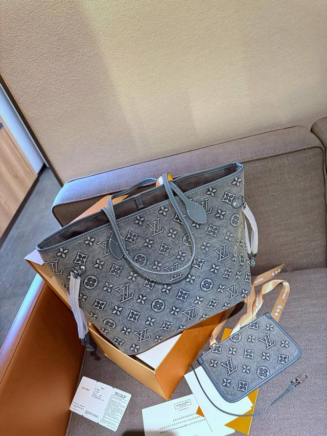 折叠礼盒官网飞机盒” Lv 中古刺绣宽肩带购物袋 超大容量的驴家网红中古购物袋 真的是谁背谁好看一年四季都百搭，做妈咪包也完全没问题，春夏搭配大衣简直就是yyd