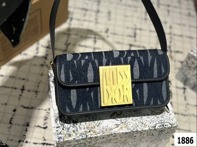 折叠礼盒 迪奥 Dior Winter 斜挎包 低调有质感 独特的艺术气息 颜值高 集美必入k！ 尺寸22.11