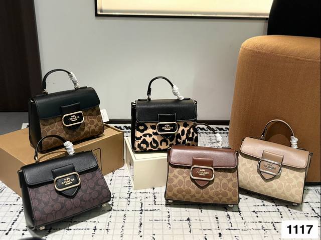 配折叠盒尺寸21.16 蔻驰 Coach Eliza 沙漏包 作为长青款的沙漏包型，挺阔的包身背在身上又美又飒甜酷风到御姐范都可以轻松拿捏 大小适中对娇小女生也