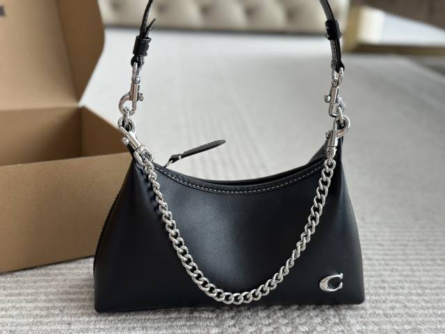 配盒 复刻版 Size：25*13Cm C家 Juliet 腋下包 五金再次升级 腋下包设计天花板了哦！ 配有3条肩带， 单肩斜挎都可以！ 颜值 搜索coach