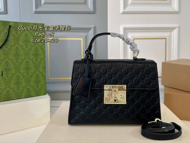 配盒 Size:28×20 Gucci古驰padlock 光宝盒手提包 经典老花金色钥匙锁扣~ 单肩手提,斜背自由切换! 日常通勤,休闲出街超级百搭款 配盒 Size:28×20 Gucci古驰padlock 光宝盒手提包 经典老花金色钥匙锁扣~ 单肩手提,斜背自由切换! 日常通勤,休闲出街超级百搭款