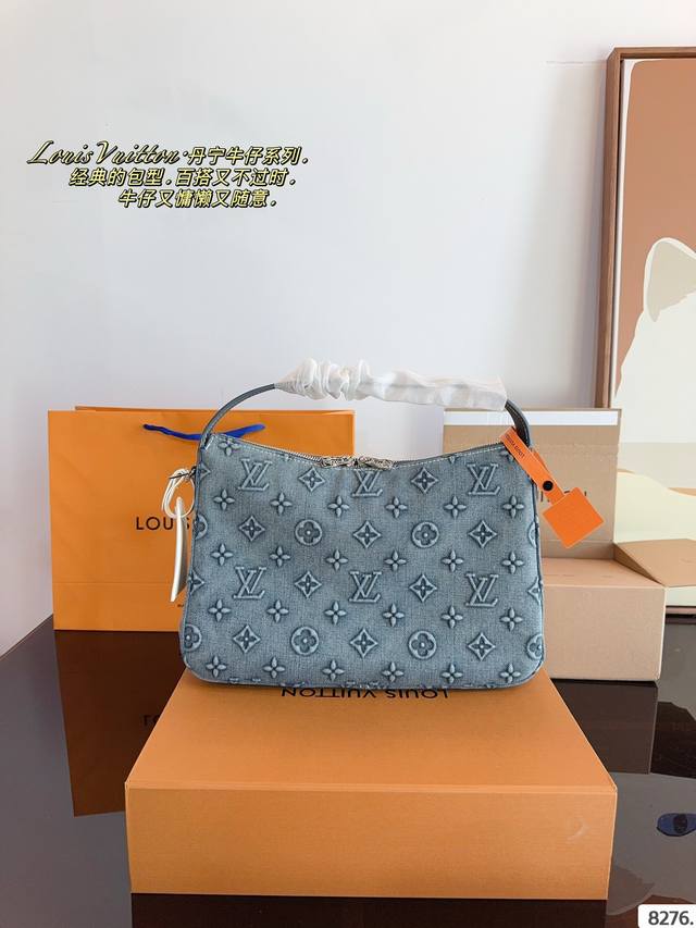 配礼盒. Lv Hobo 牛仔饭盒腋下包. 复古优雅 永远的经典 正式休闲皆可 日常通勤无压力尺寸:33*8*21Cm 配礼盒. Lv Hobo 牛仔饭盒腋下包. 复古优雅 永远的经典 正式休闲皆可 日常通勤无压力尺寸:33*8*21Cm