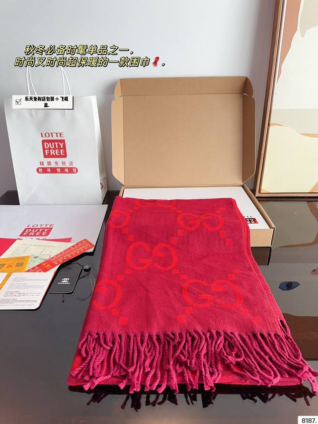 配礼盒. Gucci 围巾 最温柔的配色 超有氛围感的 羊绒围巾~ 这么好看的围巾你还不赶紧定吗