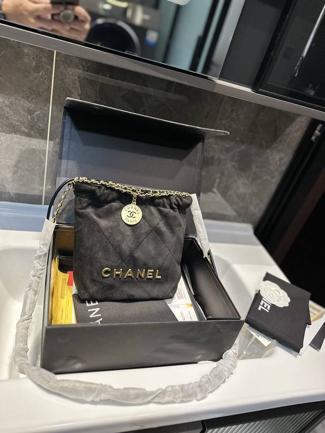 礼盒包装 Chanel Ss迷你垃圾袋#大爆款预测 天呐chanel Mini垃圾袋也太美了叭颐 预测下一个大爆款翻 好想拥有 #香奈儿垃圾袋 #Chanel2