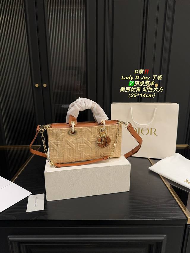 顶级原单 配盒尺寸25.14 迪奥 Lady D-Joy 手袋 Dior 凸显 Ladyd系列的简约美学，集中体现了 口对优雅和美丽的深刻洞见。采用蓝色牛仔面料