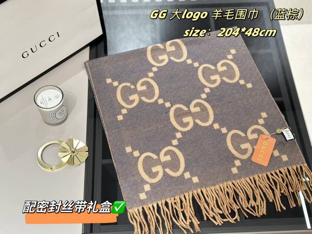 福利围巾 全部配丝带密封礼盒 降温啦，你需要一条围巾 Gucci的羊绒围巾真的好柔软 我觉得gucci这款更大气 非常友好 双面可用 很适合节日气氛 新年必备款