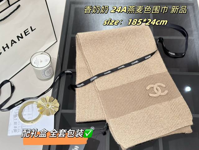 福利围巾 全部配密封丝带礼盒 太好看了这条亚麻灰的质感很软糯 非常时髦的一条给人的感觉不刻意却又很洋气很千金买过chanel的围巾帽子的应该都知道 粗棒针织的都 福利围巾 全部配密封丝带礼盒 太好看了这条亚麻灰的质感很软糯 非常时髦的一条给人的感觉不刻意却又很洋气很千金买过chanel的围巾帽子的应该都知道 粗棒针织的都