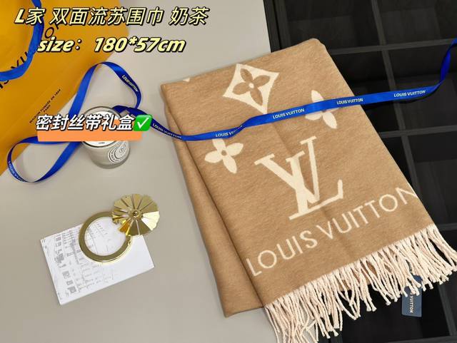 福利围巾 全部配丝带密封礼盒 L 围巾真香现场 羊绒面料 超暖和 经久不衰还是有原因的 实在是好看绝了！ 入手绝对不亏 质感太牛了 正反两面可用 相当于拥有两条