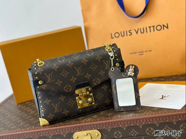 折叠盒 L家中古老花腋下包 今年要问什么包最火那腋下包必须有个位置 Vintage 中古老花款 中古包都是非常经典的包包 不仅款式特别且不怕烂大街 是禁得起时间