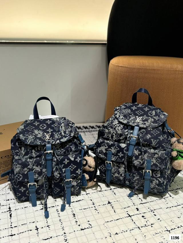 Lv双肩包lv牛仔双肩包 双肩包造型 超实用抽口设计 超可爱 男女通吃尺寸：大号30 31 小号24 27