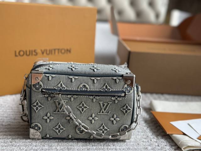L Lv Keepall 牛仔 V老花soft Trunk男女通用的方盒子，简直绝了 。“。Soft Trunk老花盒子包 男装艺术总监virgilabloh为
