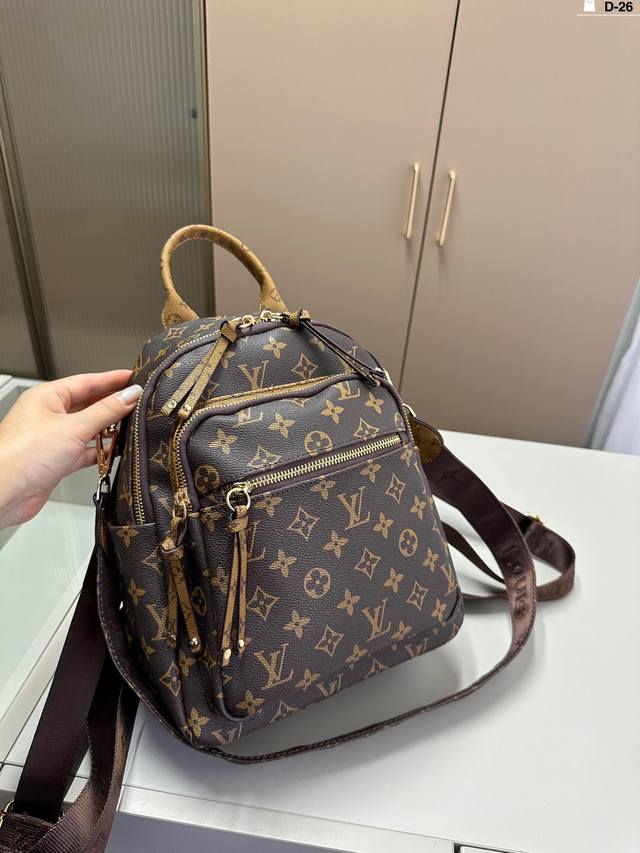 Lv双肩包 百搭到没朋友 容量很大 上身也很帅气 D-26尺寸24.11.30