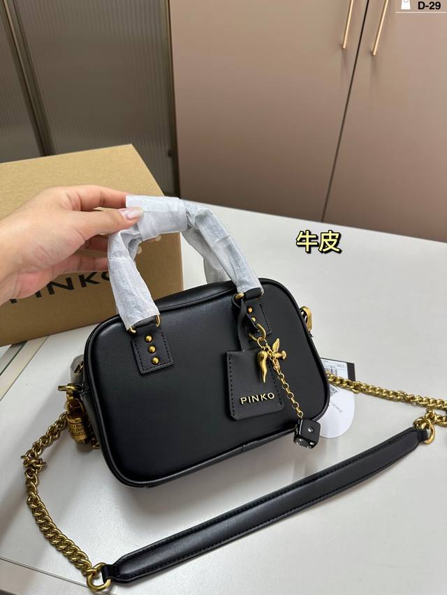 牛皮 燕子pinko保龄球 别致小巧却装得下百分百时髦 腋下月牙包来啦吸睛拍档 一眼即识的鲜亮活力 D-29尺寸20.5.13飞机盒