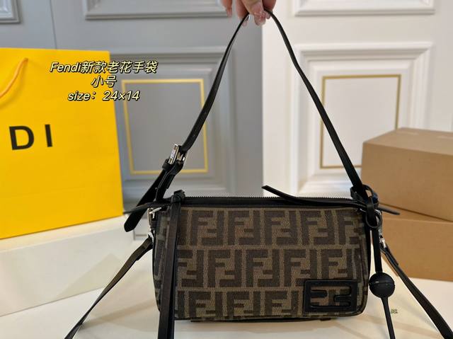 小号 折叠盒 Size:24×14 Fendi芬迪新款老花simply Hobo手袋 可调节肩带 多钟背法 百变风格 拉头是纤长的皮条自然垂下就是灵动的装饰 随