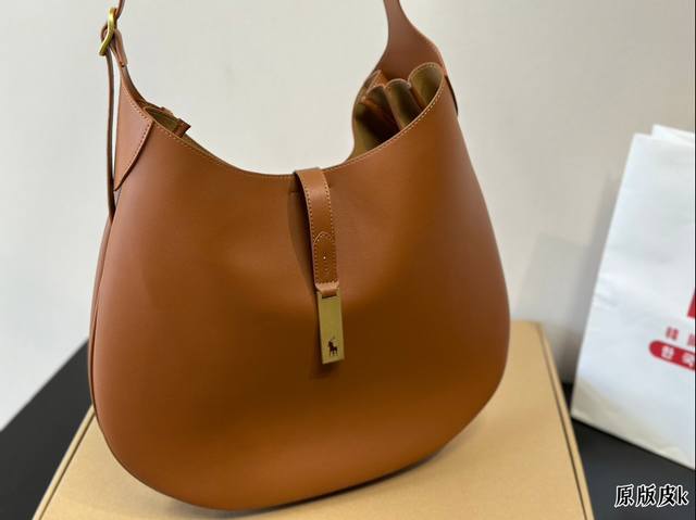 老伦拉夫 可颂包 Polo好看不止衣服还有大托特包 如果你对polo的印象还停留在polo衫的时代那真的一定开始重新种草这个品牌全新的大包设计真的一包难求而且非