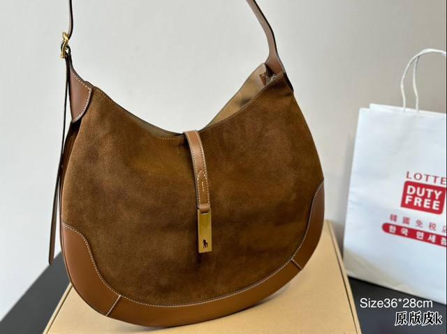 老伦拉夫 可颂包 Polo好看不止衣服还有大托特包 如果你对polo的印象还停留在polo衫的时代那真的一定开始重新种草这个品牌全新的大包设计真的一包难求而且非