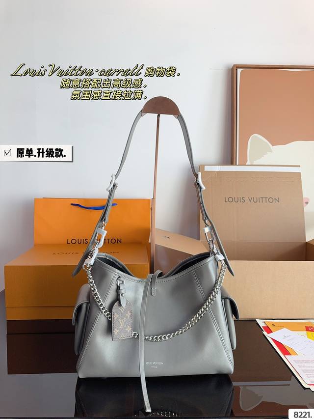 配礼盒. Lv Carryall 鲨鱼灰 小号 心中可以封神的黑色机车包 好喜欢介个松垮有度的托特版型 率性大气！背上就是走路带风的酷妹 扎染擦色肩帯斜桍也很有