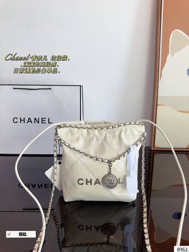 配礼盒 Chanel香奈儿 早春系列 新款 链条垃圾袋购物袋 金币bag 手感超级好 原版五金 超级大牌 以华丽高贵的外形成为当下最炙手可热之作人手必备,明星热 配礼盒 Chanel香奈儿 早春系列 新款 链条垃圾袋购物袋 金币bag 手感超级好 原版五金 超级大牌 以华丽高贵的外形成为当下最炙手可热之作人手必备,明星热