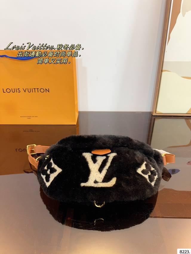 Lv 羊羔毛系列 胸包 腰包 斜挎包 一包多用哦 男女通用款哦 众多明星追捧的单品哦 原版面料五金 原单品质 内里超大容量出门旅游首选 超高回头率尺寸:26*2 Lv 羊羔毛系列 胸包 腰包 斜挎包 一包多用哦 男女通用款哦 众多明星追捧的单品哦 原版面料五金 原单品质 内里超大容量出门旅游首选 超高回头率尺寸:26*2