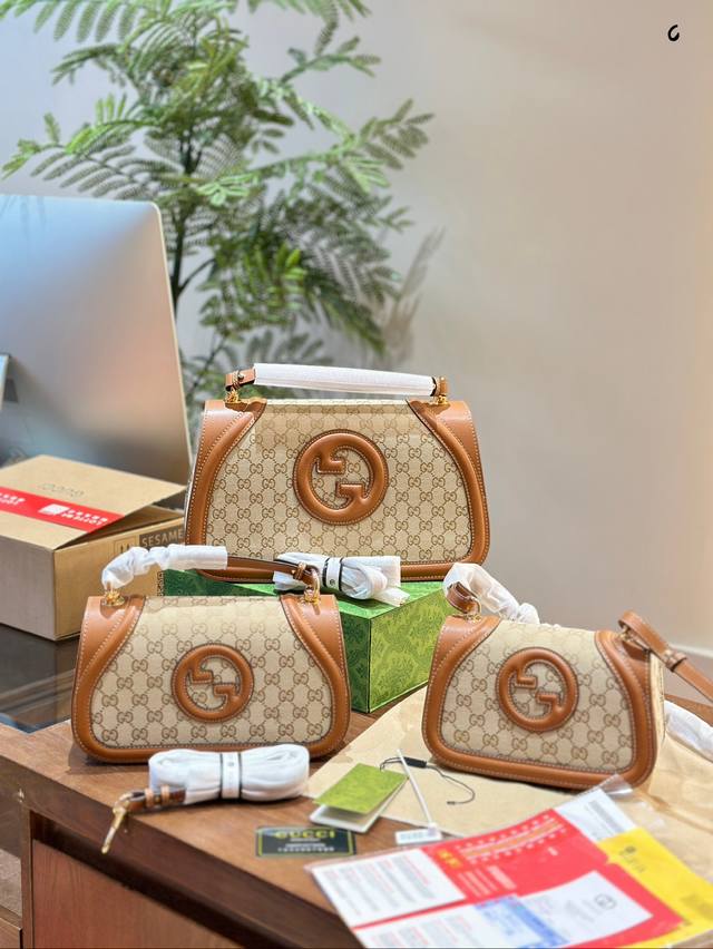 Gucci Blondie系列包包 样子超级可爱,材质相当好,皮革手感软软的,金属配件也很亮,高级感满满的,麻雀虽小五脏俱全,里面挺 能装的,细节做工精细,Gu Gucci Blondie系列包包 样子超级可爱,材质相当好,皮革手感软软的,金属配件也很亮,高级感满满的,麻雀虽小五脏俱全,里面挺 能装的,细节做工精细,Gu