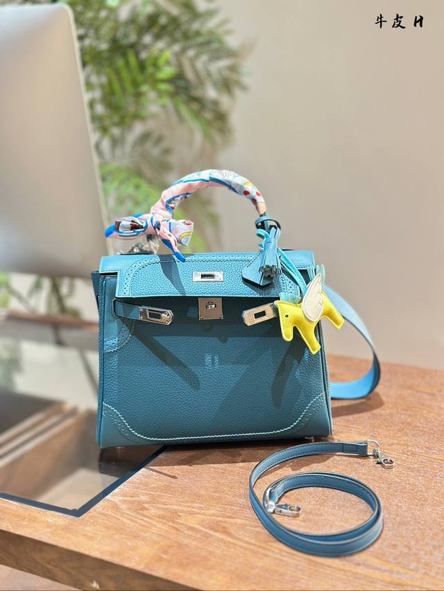 总得有点特别的东西来给生活点缀一-下的吧~ Hermes爱马仕kelly25松石蓝银扣蕾丝框r保存品2015年限量款太美啦满满工艺感这种细节感拉满的东西现在已经