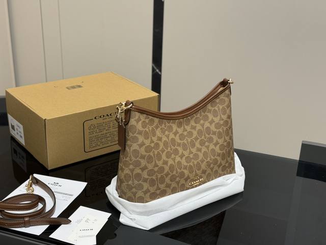 配飞机盒 复刻版 Size:31*23Cm 蔻驰新款laurel流浪包真的绝美 随性慵懒轻松拿捏 一长一短两条肩带 单肩斜挎手提腋下背 都可以随意百搭 内部有带 配飞机盒 复刻版 Size:31*23Cm 蔻驰新款laurel流浪包真的绝美 随性慵懒轻松拿捏 一长一短两条肩带 单肩斜挎手提腋下背 都可以随意百搭 内部有带