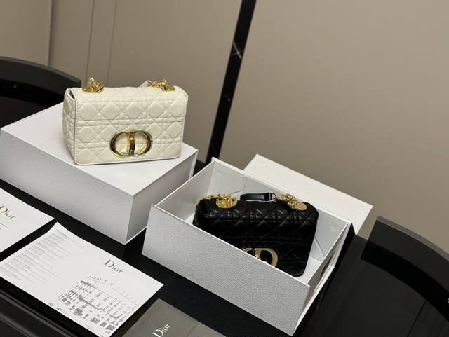 配折叠盒 Size：20*13Cm 迪奥23Ss Caro绝美链条 真的是太美了 好lady风 小巧轻便 爱了爱了！
